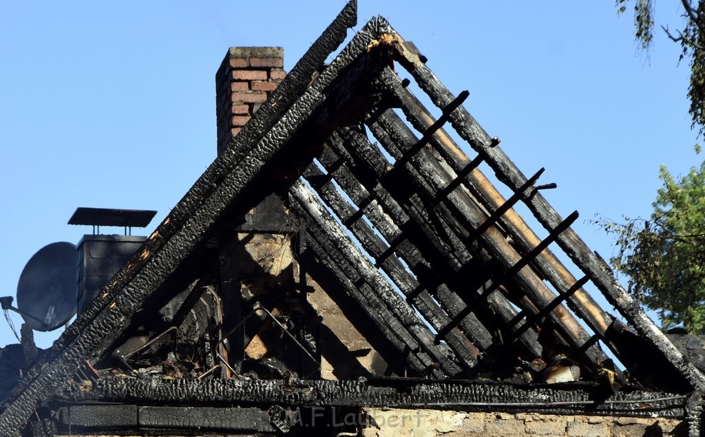 Grossfeuer Einfamilienhaus Siegburg Muehlengrabenstr P1312.JPG - Miklos Laubert